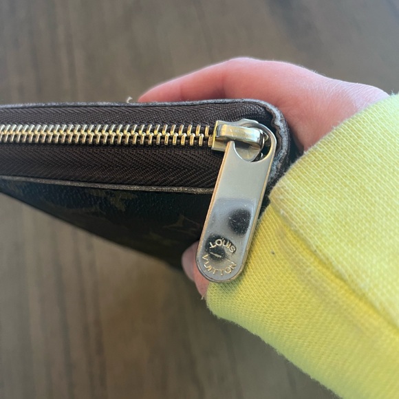 Louis Vuitton Wallet - Picture 2 of 5